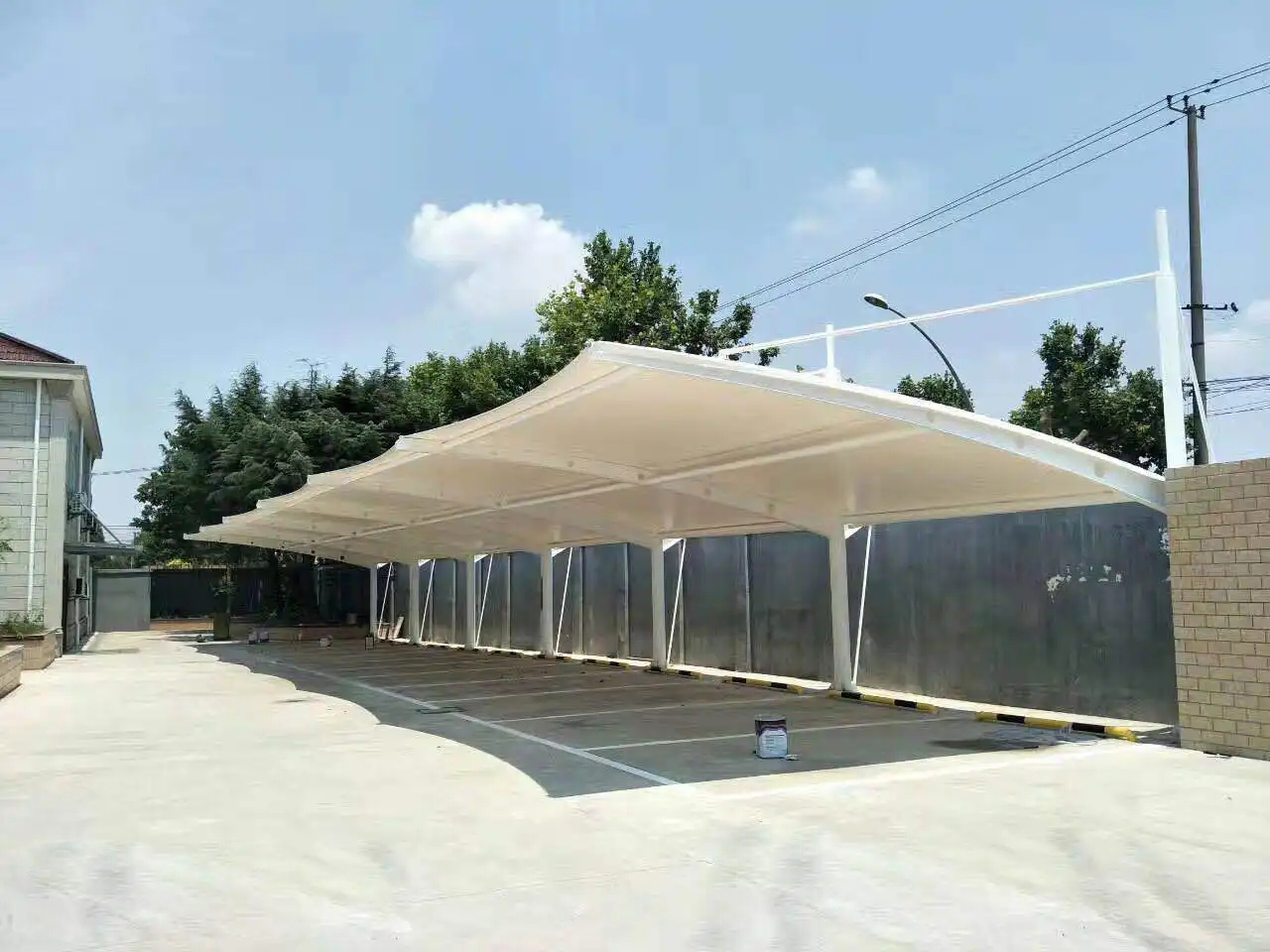 东兴市汽车停车棚